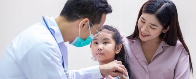 How to Prevent (HFMD in Malaysia with Effective Quarantine Measures 5 A doctor is vaccinating a child